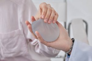 Redefinindo a Beleza Natural: Guia Completo sobre Mastopexia e Seios Renovados